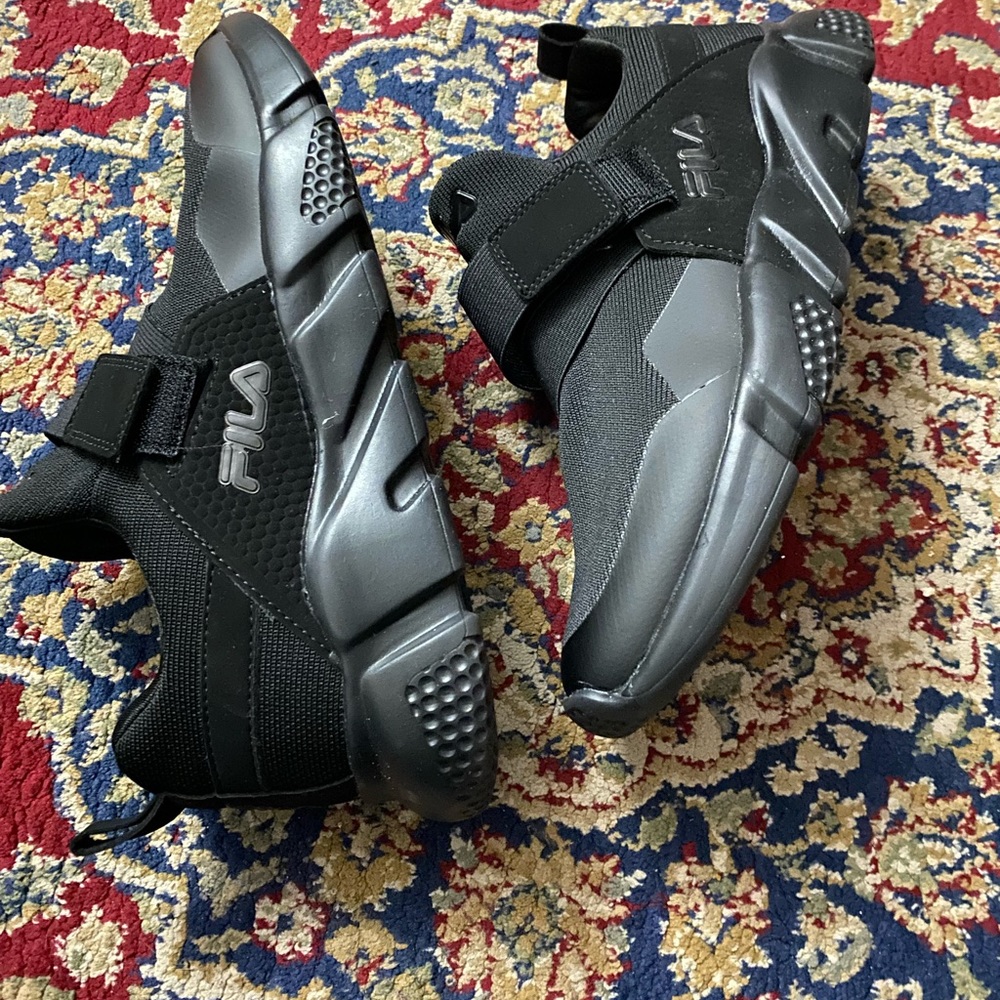 All Black Fila Sneakers/ Athletic Shoes / Tennis Shoes No Laces Velcro Men’s